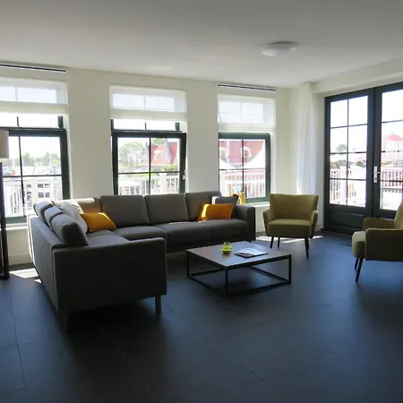 Spacious Near Amsterdam Apartment *
